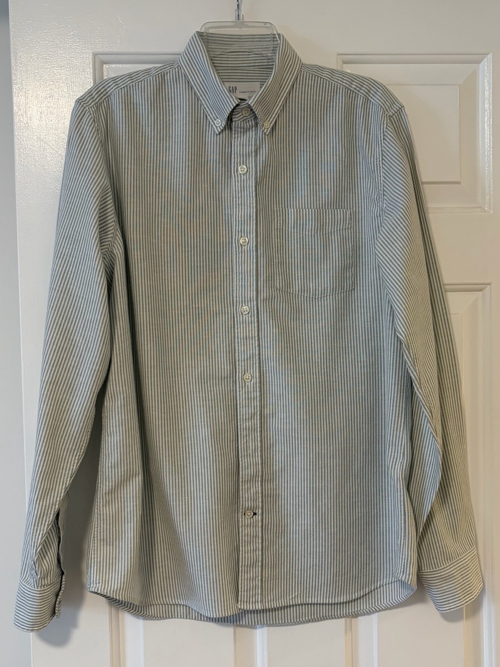 GAP Standard Fit Stretch | Men’s Size M | Classic Striped Shirt